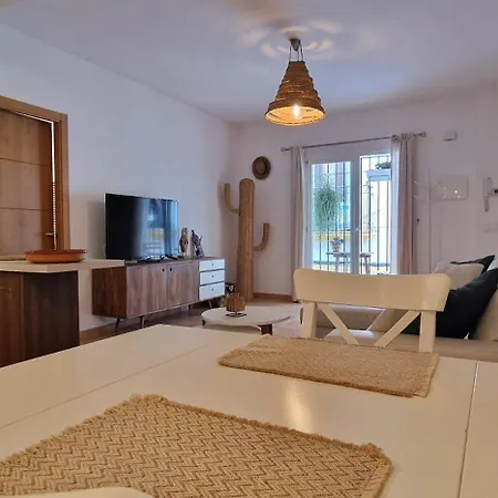 Luxe Appartement, Centrum Marbella, Vlak Aan Zee! דירה מארבלה